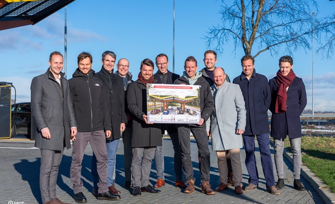 Scholt Energy closes an eight-year Corporate Power Purchase Agreement between Fastned and GLP.