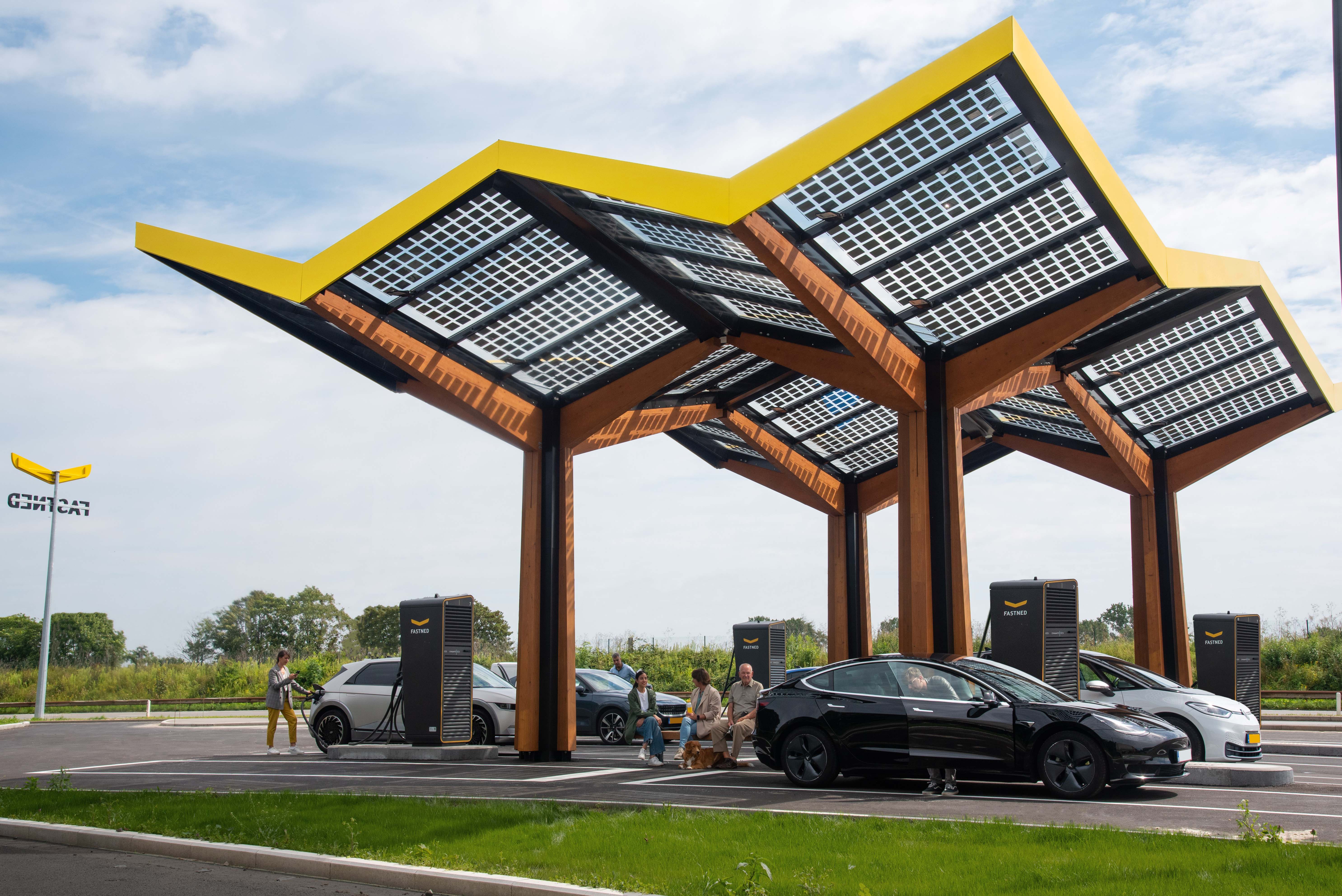 Fastned concludes second Corporate Power Purchase Agreement with Ecorus via Scholt Energy